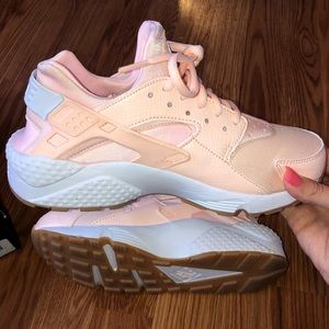 Women’s Nike huarache sneakers